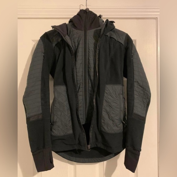Size 4 Lululemon Jacket! Black colour - Picture 1 of 1